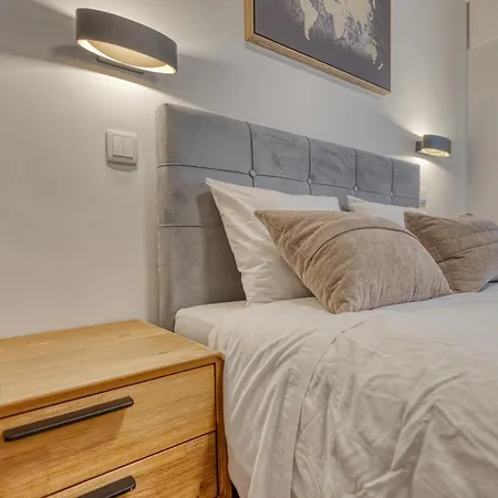 700 Esperanca Apartment