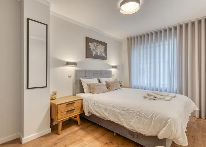 700 Esperanca Apartment